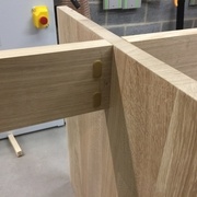 Petit cache recouvrant la quincaillerie