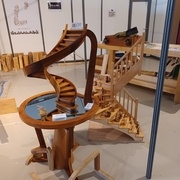 A l'arrière plan l'escalier de Brice ( il l'a fabriqué à 15 ans )