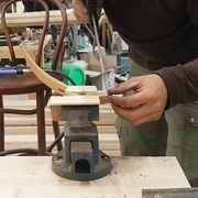 je coupe a l'axe de mon coup de tranché, pas question de reprendre les coups de scies au ciseaux . (bon facile à dire, j'avoue quelques coup de ciseaux par ci par là...   )