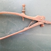 La pince Peugeot Frères.