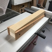 Corps refait en chêne et en châtaignier plus long que le précédent