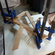 utilisation de cales + tiges filetées pour les serrages