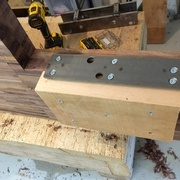 Puis montage de la plaque de fixation de la presse