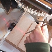 Report de la mesure dans le fond de la rainure.