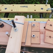 Bridage en utilisant les trous Ø20