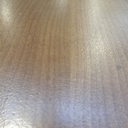 On voit bien l'effet "peau d'orange" du vernis mal tendu