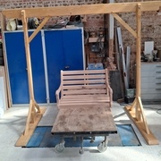 Réglage de la hauteur d'assise avec la table élévatrice.