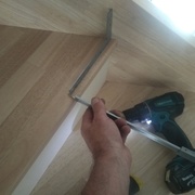 Pour percer sans se foirer, reporter la distance plus la moitié de l'épaisseur du cp et surtout percer droit !!!!