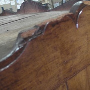 Les moulures du côté droit