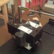 J'inverse la défonceuse et décide de l'adapter pour ma table!