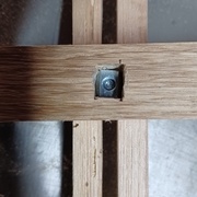 Logement de l'écrou pour compenser la vis trop courte