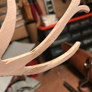 Après plusieurs couches de pâte à bois et ponçage, le résultat est correct