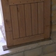 Table avec assemblage enfourchement (assemblage à blanc)