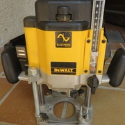Vends défonceuse DEWALT DW625E servie 2 fois
