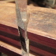 Bouvet 2: le coin doit être bien au fond de son étaille, en plus d'être serré bien entendu.