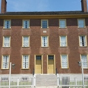 Maison de famille de 1817 village Shaker à Pleasant Hill Kentucky  Etats Unis   https://kentuckydaytrips.org