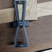 Pratique le petit gabarit d'angle Dictum