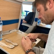 c'est bien les petites tablettes du train !
