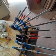 Immense galère pour coller le lamellé collé des pare-closes