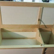 Les trois pions en retrait du bord