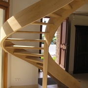 limons en lamellés collé contemporain http://www.menuiseries-simon.fr/escaliers-2/