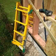 La marque MACC a cette spécificité de mettre un pied réglable sur ces équipements !!