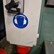 Le boitier électrique principal avec sa prise triphasée