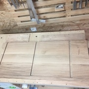 un des 2 cotés, face interne