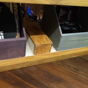 Petit boitier pour cacher les cables qui passent sous le plancher