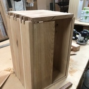 on ferme, on ferme pas ? Finalement décision de ne pas fermer pour alléger un maximum le meuble qui est tout de même assez grand.