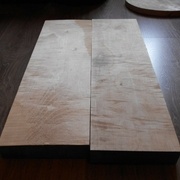 Planche d'érable ondé brut