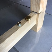 quincaillerie pour fixer la tablette en verre