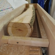 Rainure tout autour parallèle à la surface fraisée