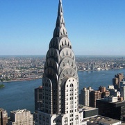 Chrysler Building à New York  par William Van Alen,  1928-1930  https://guidenewyork.fr