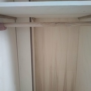 La tringle en cèdre et les supports en séquoia