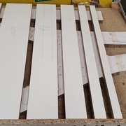 gabarit de rainurage sur le gabarit de flanc, l'impression échelle 1 est encore fixée ce qui va me permettre de fixer les butées de rainurage au bon endroit