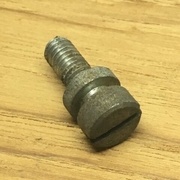 Cherche vis spécifique de rabot Stanley