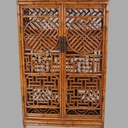 Petite armoire ajourée en bambou chinoise http://www.danielsteinantiques.com/