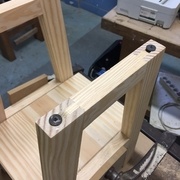 Tourillons pour le plateau du dessus