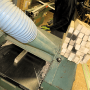 Rabotage des pieds de tabouret