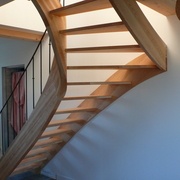 Avec sa rampe et finition huilée