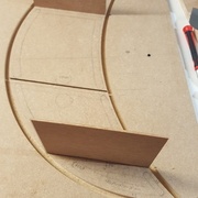 Découpe et rabotage en angle des étagères