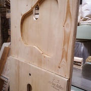 Détail de la découpe du trou supérieur en forme de patate