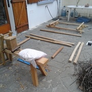 On ne voit pas l'épure mais on voit bien la plane de charron sur le banc! Et le petit coussin pour le confort...