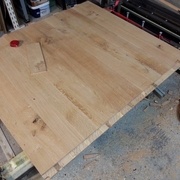 Usinage de deux feuillures en extrémité de plateau pour former un grand tenon