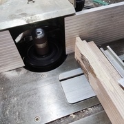 Épaulement du tenon réalisé également à la toupie