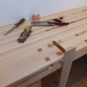 Positionné par les greppes en façade