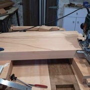 Toutes les mortaises sont dessinées, je fais très attention et y vais doucement