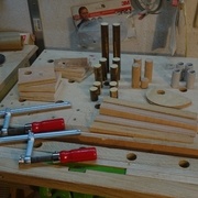 en haut à gauche les cales d'épaisseur et les nouveaux pions, le reste était pré existant