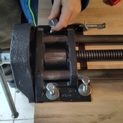 J'ai eu de l'aide de pour visser les tire-fonds.